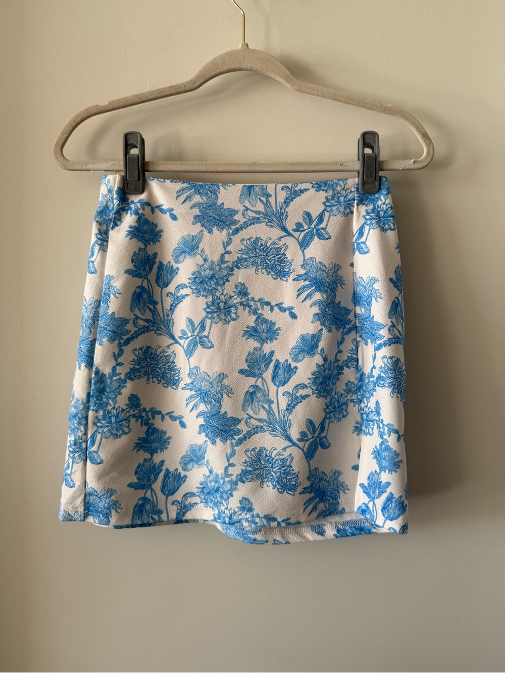 EUC SHEIN Pull-on Floral Mini Skirt